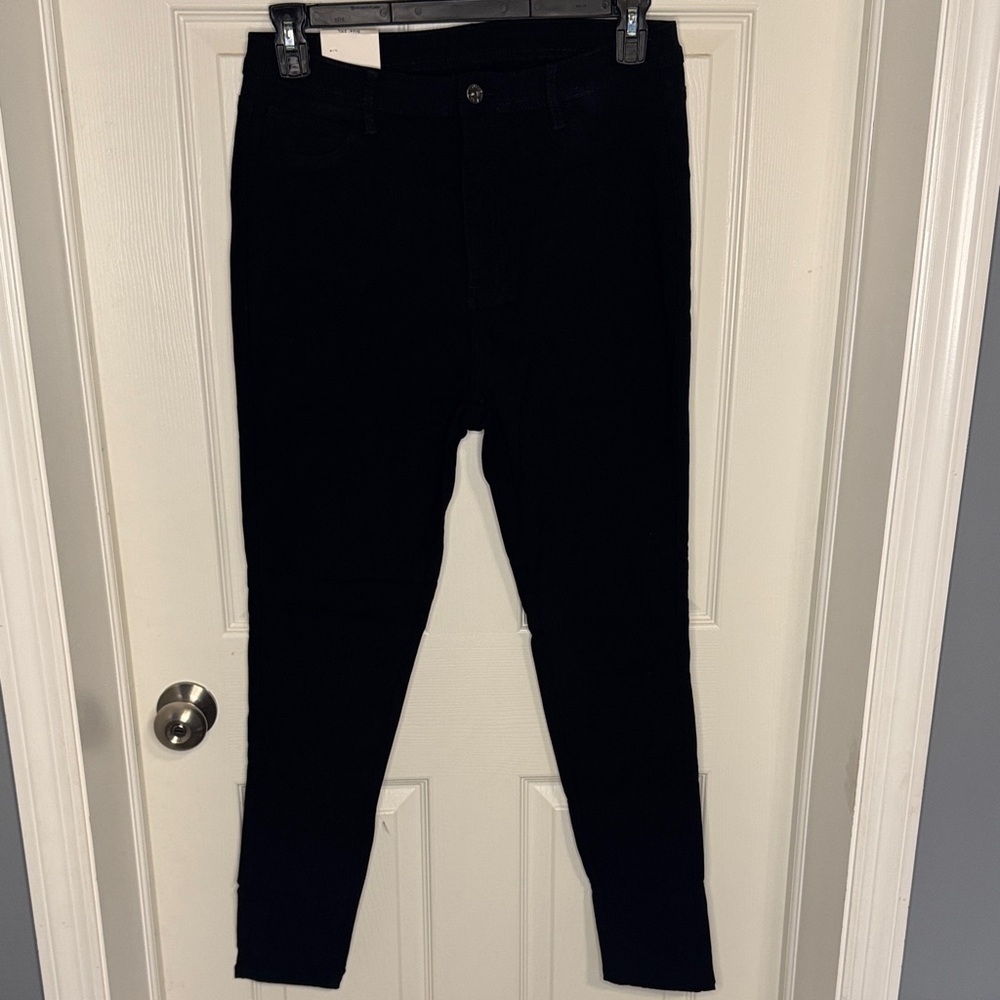 NWT Classic Black Skinny Jeans for Women
